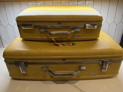Maleta rígida amarilla American Tourister vintage - 2 piezas con llaves Foto 1 de 4