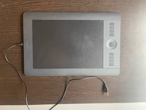 USED Wacom PTH-651 Intuos Pro Medium Creative Pen & Touch Drawing Tablet - Afbeelding 1 van 4
