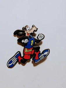 Disney Goofy  Pin Badge Retro Disney Plastic Pin Badges  - Picture 1 of 3