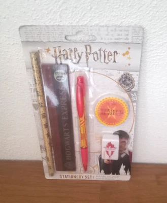 Harry Potter Schreibwarenset (Schreiber / Lineal / Spitzer / Radiergummi / NEU) - Bild 1 von 2