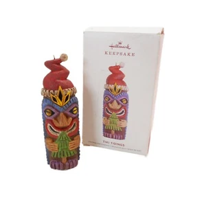 Hallmark Christmas Ornament 2019 Tiki Tidings Tropical Polynesian Santa Hat - Bild 1 von 7