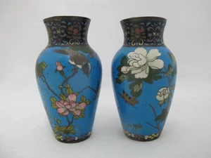 JAPANISCHE kleine Vase Meiji CLOISONNE hellblau Emaille Vogel & Blume Paar - Bild 1 von 10