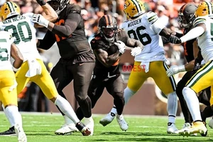 QUINSHON JUDKINS CLEVELAND BROWNS ROOKIE 94 ANNI 1TD VS PACKERS 21/09/25 8X10 - Foto 1 di 1