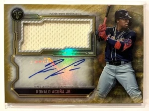 Camiseta deportiva Topps Triple Threads 2020 Ronald Acuna Jr Auto Jumbo Relic dorada/25 - Imagen 1 de 2
