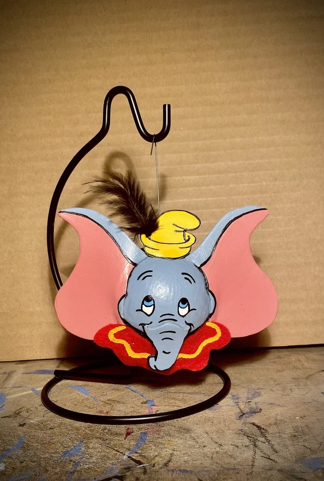 Adorno decorativo irrompible Dumbo El elefante volador Foto 1 de 1