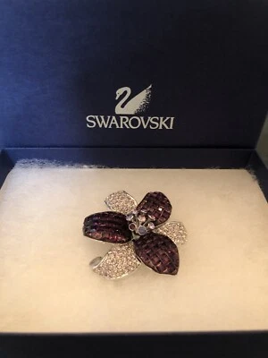 Prendedor de flores de cristal púrpura y diamante Swarovski Foto 1 de 4