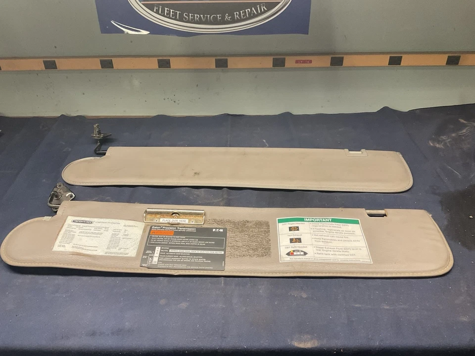 Freightliner Opal Gray LH Interior Sun Visor - Изображение 1 из 3