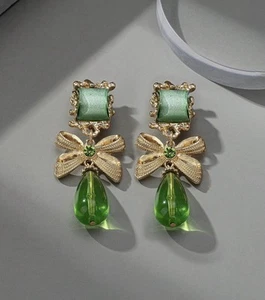 Museum Bow Tie Clip On Earrings VTG Flower Palace Gold Court Tudor Art CZ Green - Picture 1 of 8