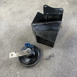 OEM BMW E36 Keyless Entry Siren With Cage Cover HELLA Alarm Security 325 328 - Picture 1 of 6