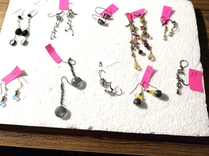 LOT of VINTAGE VARIOUS EARRINGS ALL HOOK CLOSURES #4 - Picture 1 of 11