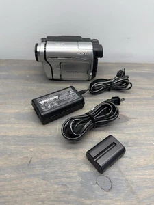 Sony CCD-TRV338 Handycam Hi8 8mm Camcorder With Accessories Tested Working! - Picture 1 of 9