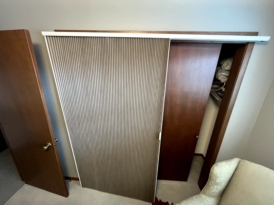 Persianas enrollables grises Hunter Douglas: 81,75" x 81,25" Foto 1 de 1