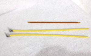 Knitting Needles Lot- Plastic Knitting Needles Yellow Hero (2)/DPN Aluminum (1) - Picture 1 of 6