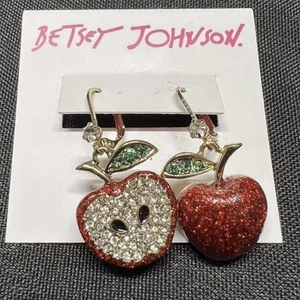 PENDIENTES COLGANTES BETSEY JOHNSON BACK TO SCHOOL ROJO CRISTAL MANZANA DESIGUALES NUEVOS CON ETIQUETAS - Imagen 1 de 12