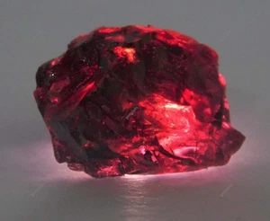Granate Rojo Áspero 14,70 Ct Natural Tierra Extraída Piedra Preciosa Suelta CERTIFICADA - Imagen 1 de 7