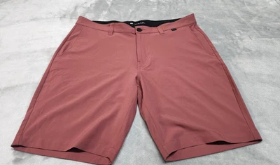 Pantalones cortos de golf de rendimiento Travis Mathew para hombre talla 36 rojos 10” Foto 1 de 4