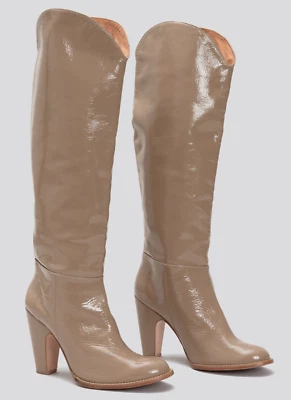 NUEVO EN CAJA Botas altas de charol arrugado topo sauce Rachel Comey Willow talla 6,5 $595 Foto 1 de 4