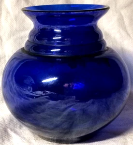 Kleine runde kobaltblaue Vase von Jean Beck, signiert - Bild 1 von 4
