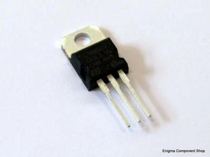 L7805CV L7805CV-DG 5V 1.5A Linear Voltage Regulator. UK Seller - Fast Dispatch. - Picture 1 of 1