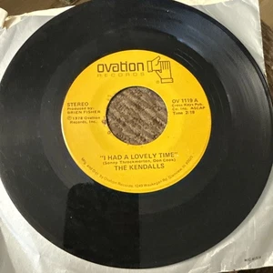 The Kendalls - I Had A Lovely Time / Love Is A Hurting Thing - VInyl 45 RPM 7" - Picture 1 of 2
