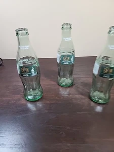 Coca Cola Atlanta Olimpiadi Torcia Relè 1996 Vetro Soda Bottiglia Set di 3 Vuote - Foto 1 di 20
