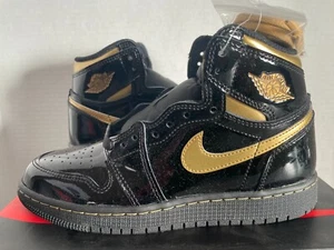 NIKE AIR JORDAN 1 RETRO HIGH OG GS BLACK METALLIC GOLD SZ 4Y 575441-032 - Picture 1 of 5