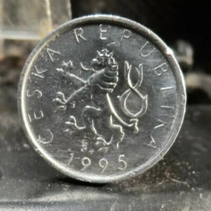 CIRCULATED 1995 10 HALERU CZECH REPUBLIC COIN (72119)1, FREE DOMESTIC SHIPPING!! - Picture 1 of 3
