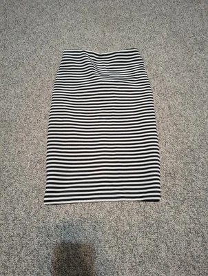 Good Condition Forever 21 Plus Size Small Striped Skirt Black White Knee Length - Image 1 of 3