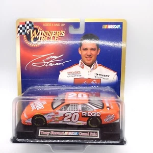 Tony Stewart #20 Home Depot Grand Prix 1999 Rookie Car Winners Circle 1/43 - Foto 1 di 2
