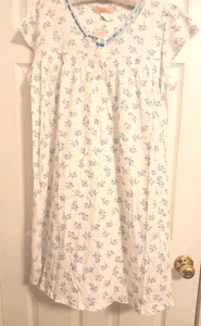 NUEVO CON ETIQUETAS Camisón Lati Azul Floral 100% Algodón S/S Cuello Calado 2X 3x PLUS DELICADO - Imagen 1 de 6