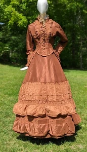 BEAUTIFUL VICTORIAN 1870’S TWO TONE SILK BUSTLE DRESS W RUFFLES - Picture 1 of 11