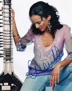 Autogramm Sitar (UK) | Anoushka SHANKAR | 2010er Foto (Portrait Color XL) - Picture 1 of 1