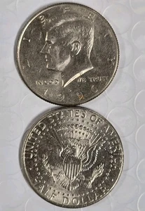 A202b96D45602 PAIR OF U.S. MINT KENNEDY HALF DOLLAR 50C 33RD YEAR 1996D COINS XF - Picture 1 of 4