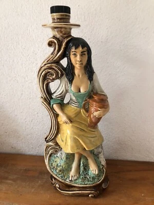 Ancienne belle bouteille liqueur alcool personnage femme à la jarre Garnier TBE - Photo 1/4