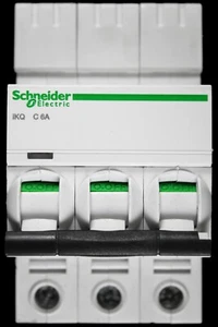 SCHNEIDER 6 AMP CURVE C 10kA TRIPLE POLE MCB CIRCUIT BREAKER IKQ A9F57306 - Picture 1 of 6
