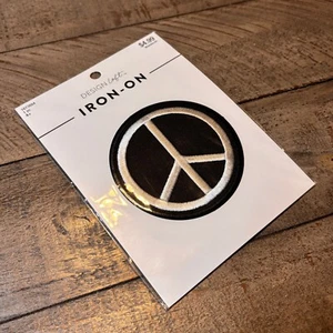 NIP NWT Iron-On Peace Sign Patch - Picture 1 of 2