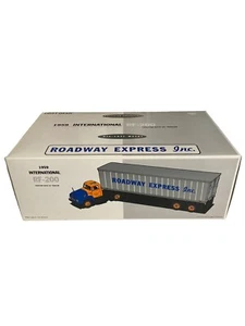 First Gear 1959 International RF-200 W/35' Trailer Roadway Express 19-2067 - Picture 1 of 6