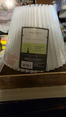 Juego de 3 pantallas de lámpara pequeñas umbral marca Target Foto 1 de 2