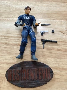 Resident Evil Capcom 2001 Figure. Rare. Palisades. Leon Kennedy. With stand. - Picture 1 of 10