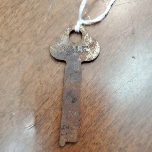 6K Rusty Vintage Uncut Yale & Towne Mfg Co USA Flat Skeleton Key - Picture 1 of 2
