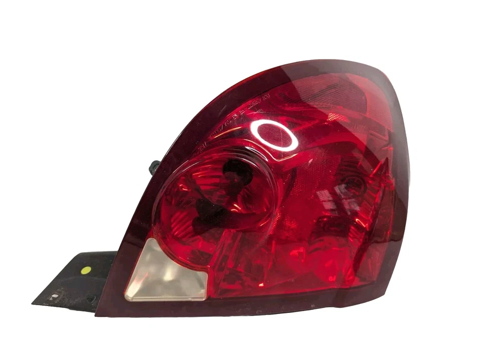 Luz trasera izquierda Saturn Ion Coupe 2003-2007 22723022 16531771 Foto 1 de 4