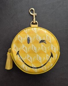 Bolsa para auriculares con guiño Anya Hindmarch - Imagen 1 de 6