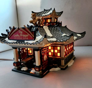 Department 56 Snow Village Lucky Dragon Restaurant 56.55011 Vintage - Bild 1 von 24