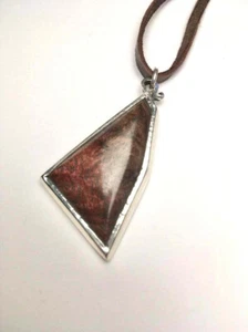 Collar colgante de madera en bisel plateado con cordón de cuero de ciervo, madera y cuero - Imagen 1 de 12