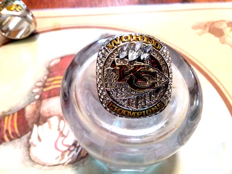 NEW 2022-23 TRAVIS KELCE/KC CHIEFS SUPER BOWL WORLD CHAMPS TRIBUTE FAN RING Cover