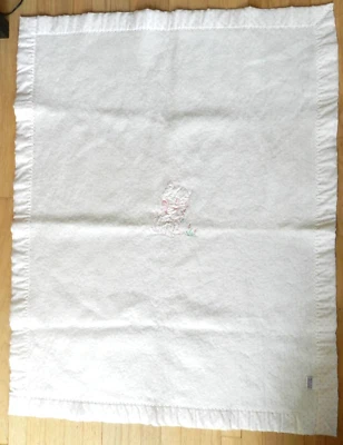 Manta de bebé vintage Quiltex blanco borde satinado, RARO GATITO, 38" X 48" hecha en EE. UU. Foto 1 de 4