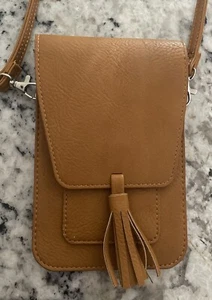 Front Closure Small Crossbody Purse With Magnetic Closure, Key Clip On Back - Picture 1 of 4
