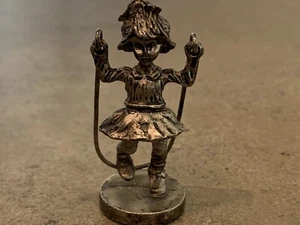 Vintage PEWTER Girl Jumping Rope FIGURINE Miniature 1.75" Made In Taiwan - Imagen 1 de 3