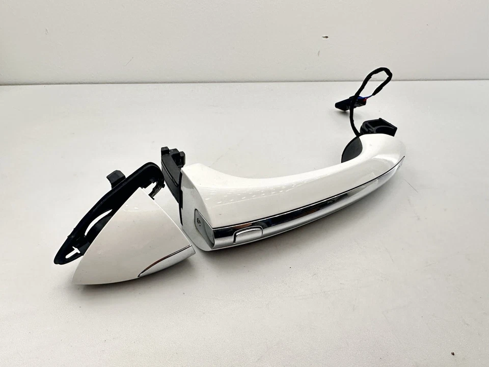 Buick Encore GX 2024-25 Summit белая внешняя дверная ручка 2-контактная с хромом 102712 - Изображение 1 из 4