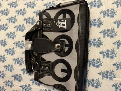 Bolso de Mano Guess Chevron Estampado Foto 1 de 4